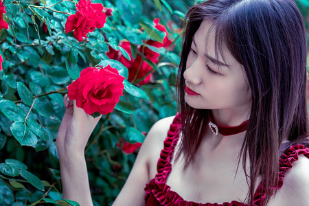 【活力中国调研行】“刚柔并济”的碳纤维：女士单手“提车”显示硬核科技